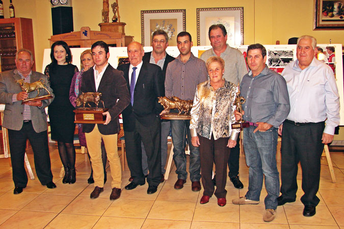 Galardonados, patrocinadores y miembros del Club Taurino de Peralta